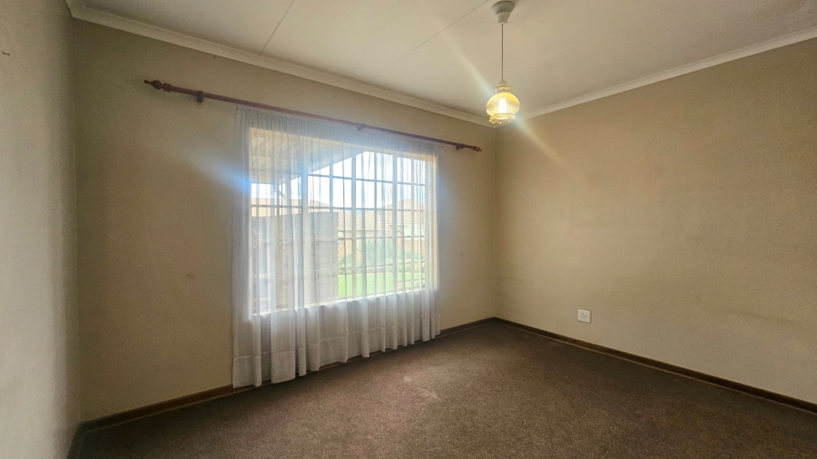 2 Bedroom Property for Sale in Faerie Glen Gauteng