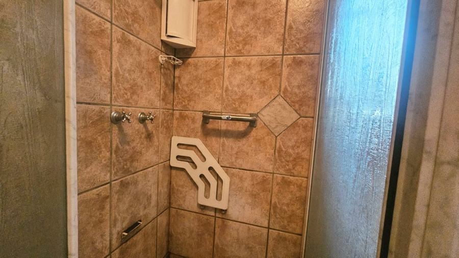 2 Bedroom Property for Sale in Faerie Glen Gauteng