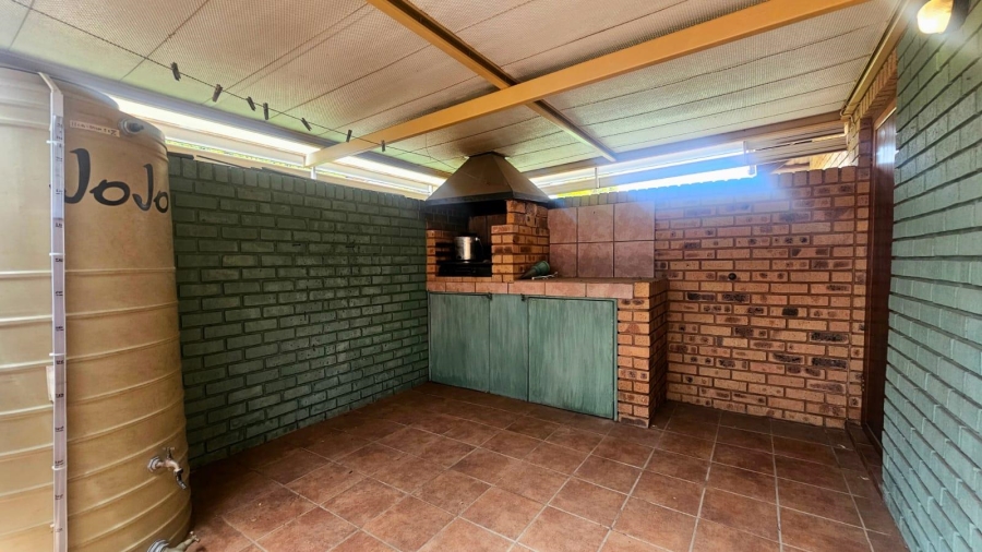 2 Bedroom Property for Sale in Faerie Glen Gauteng