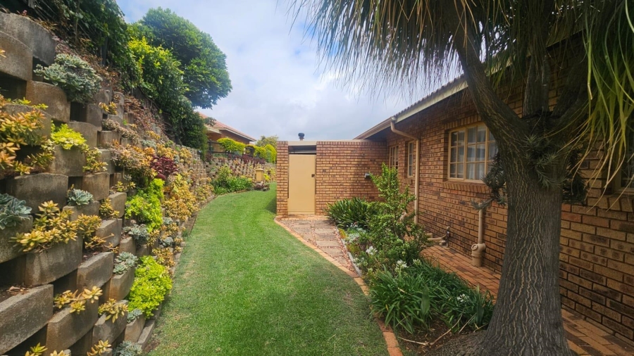 2 Bedroom Property for Sale in Faerie Glen Gauteng