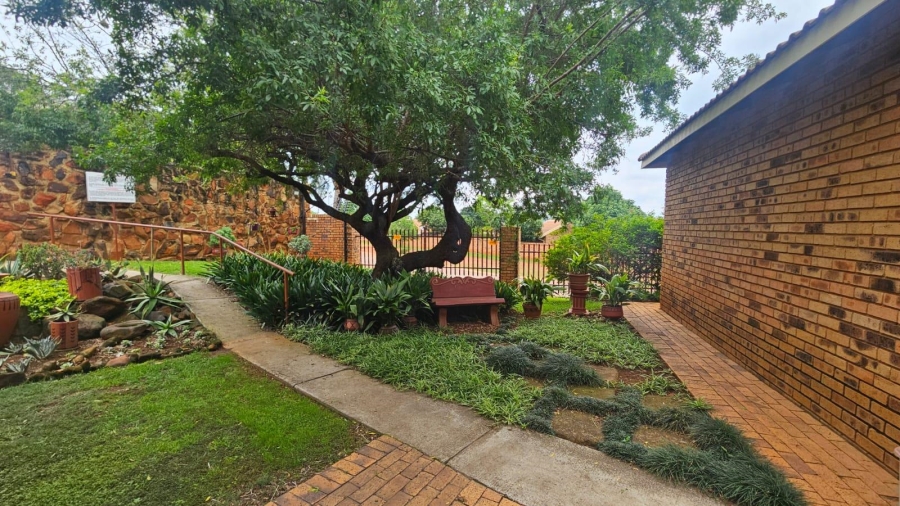 2 Bedroom Property for Sale in Faerie Glen Gauteng