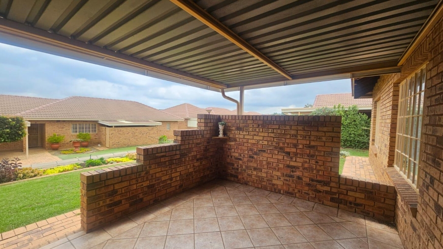 2 Bedroom Property for Sale in Faerie Glen Gauteng
