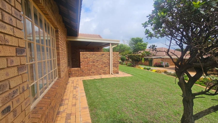 2 Bedroom Property for Sale in Faerie Glen Gauteng