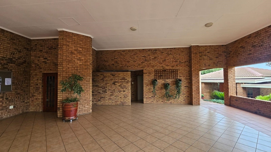 2 Bedroom Property for Sale in Faerie Glen Gauteng