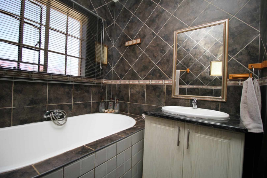 3 Bedroom Property for Sale in Eike Park Gauteng