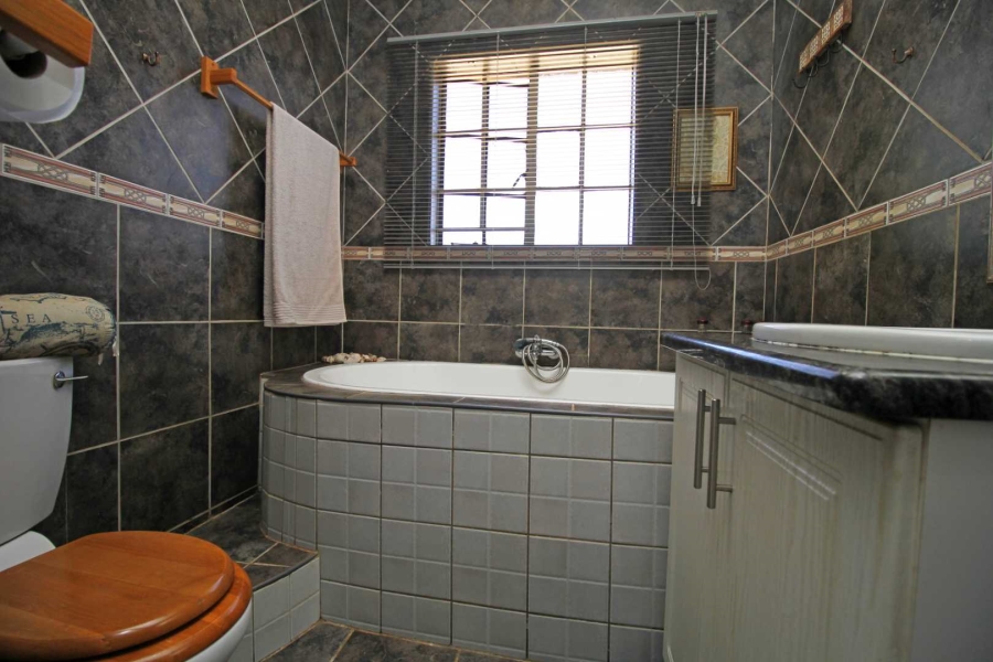 3 Bedroom Property for Sale in Eike Park Gauteng