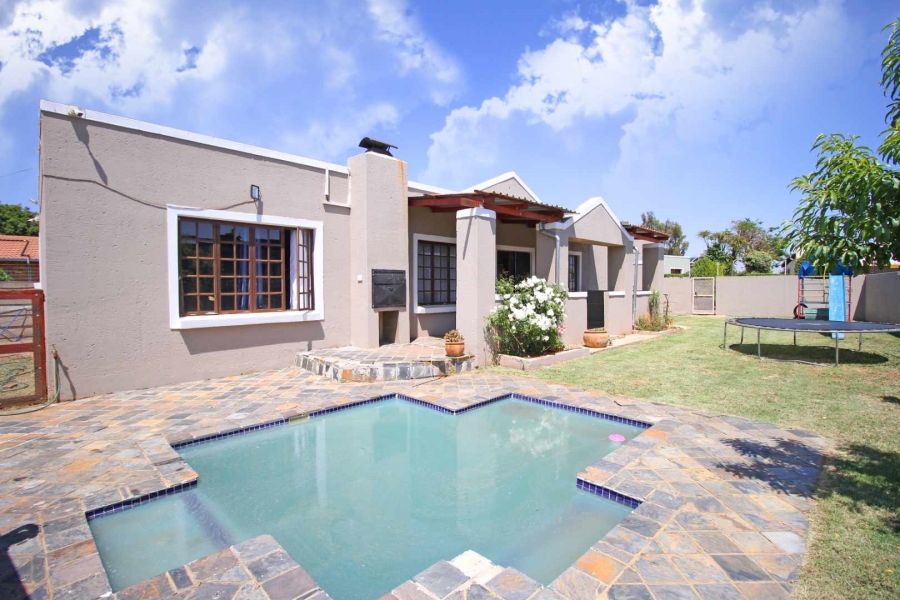 3 Bedroom Property for Sale in Eike Park Gauteng