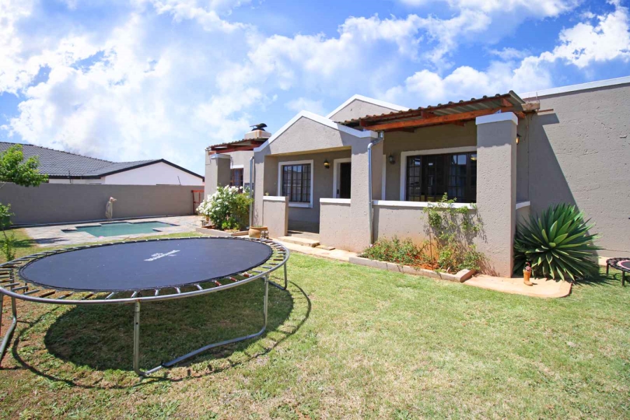 3 Bedroom Property for Sale in Eike Park Gauteng