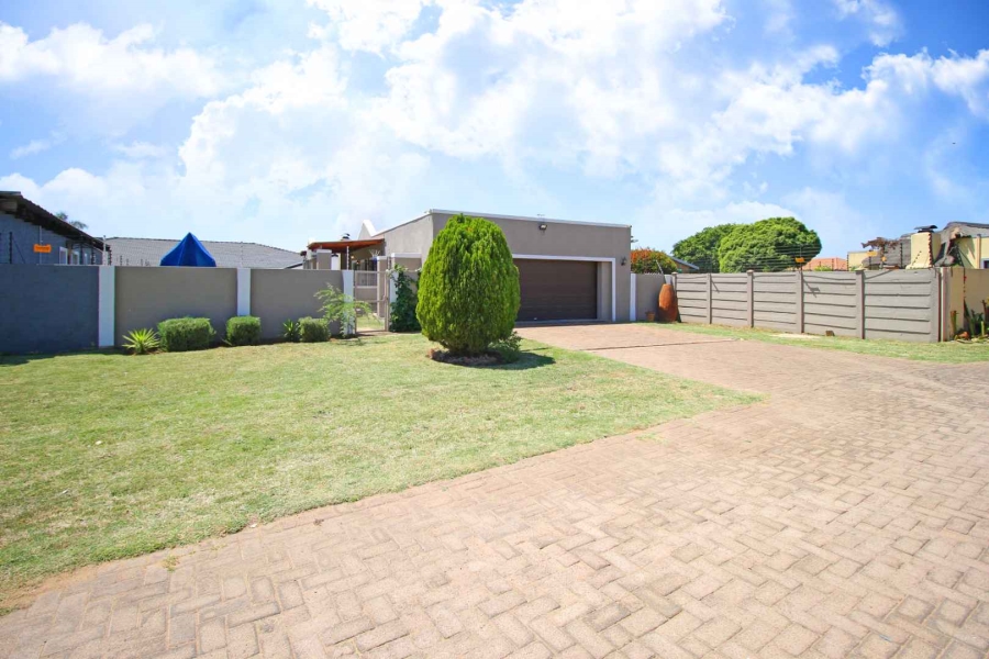 3 Bedroom Property for Sale in Eike Park Gauteng