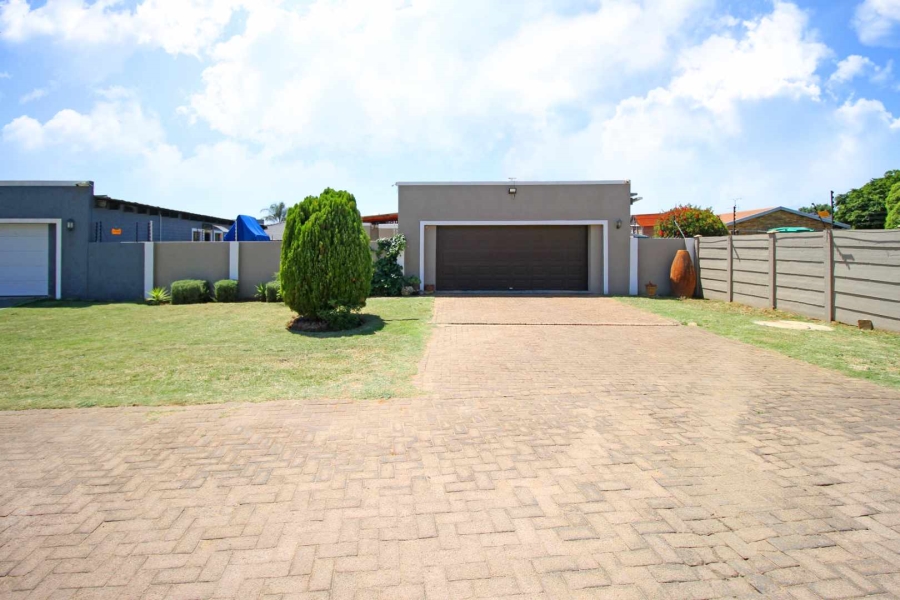 3 Bedroom Property for Sale in Eike Park Gauteng