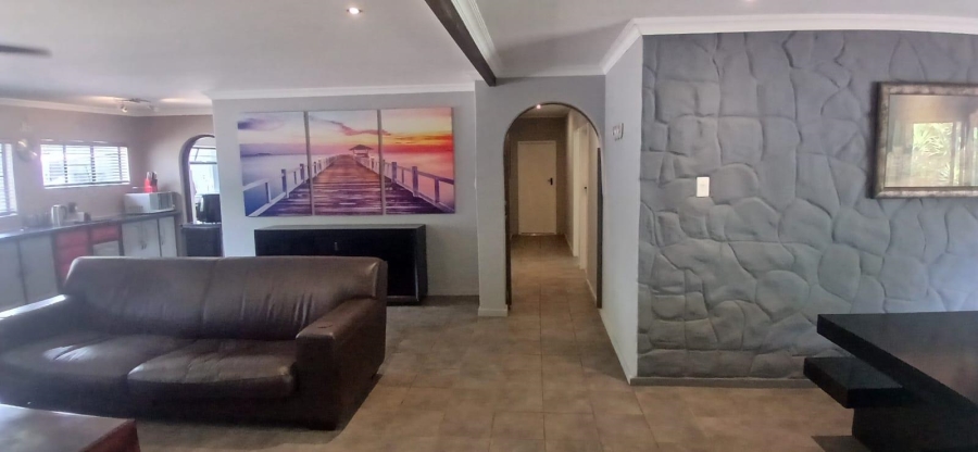 4 Bedroom Property for Sale in Donkerhoek AH Gauteng