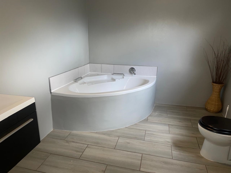 4 Bedroom Property for Sale in Donkerhoek AH Gauteng