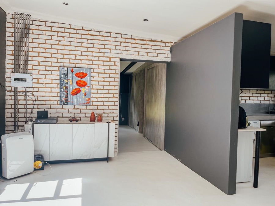 4 Bedroom Property for Sale in Donkerhoek AH Gauteng