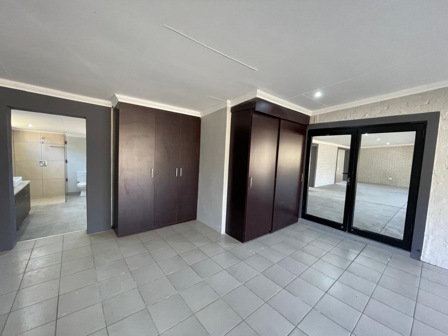 4 Bedroom Property for Sale in Donkerhoek AH Gauteng