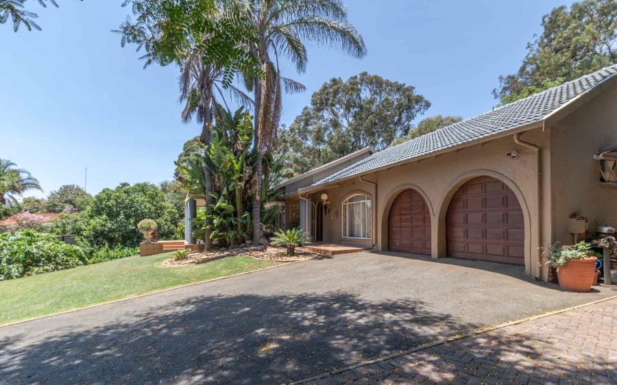 4 Bedroom Property for Sale in Helderkruin Gauteng