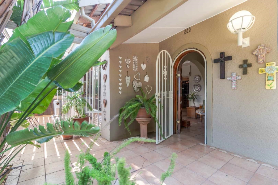 4 Bedroom Property for Sale in Helderkruin Gauteng