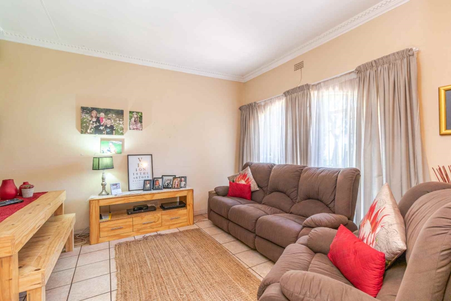 4 Bedroom Property for Sale in Helderkruin Gauteng