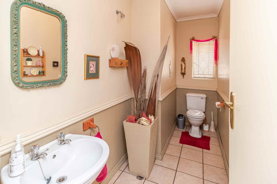 4 Bedroom Property for Sale in Helderkruin Gauteng