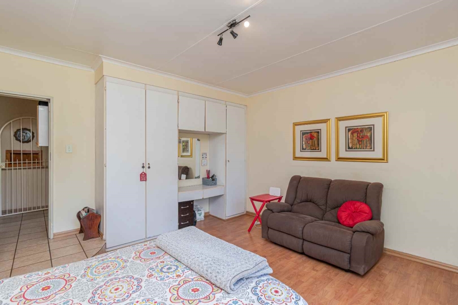 4 Bedroom Property for Sale in Helderkruin Gauteng