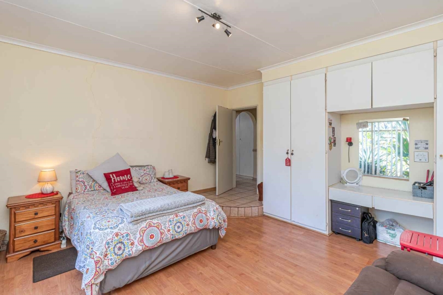 4 Bedroom Property for Sale in Helderkruin Gauteng