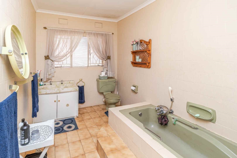 4 Bedroom Property for Sale in Helderkruin Gauteng