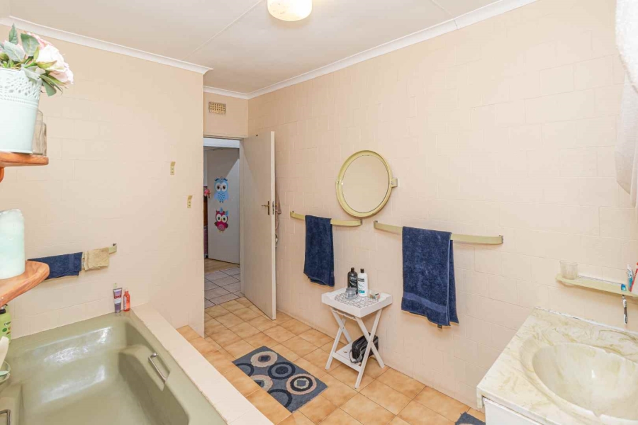 4 Bedroom Property for Sale in Helderkruin Gauteng