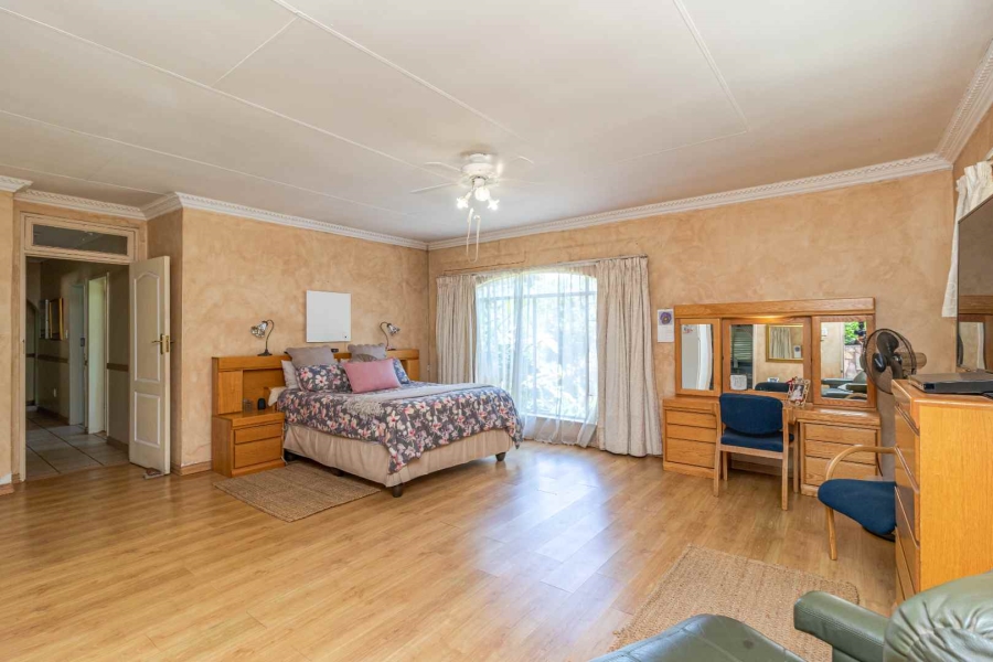 4 Bedroom Property for Sale in Helderkruin Gauteng