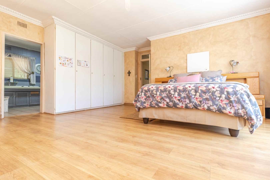 4 Bedroom Property for Sale in Helderkruin Gauteng