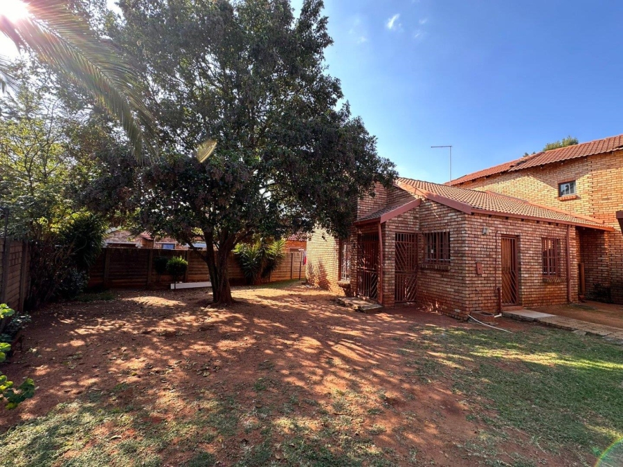 To Let 2 Bedroom Property for Rent in Birch Acres Gauteng