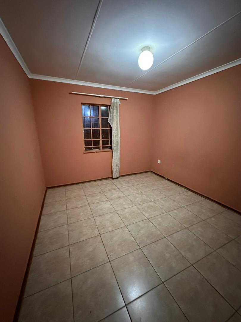 To Let 2 Bedroom Property for Rent in Birch Acres Gauteng