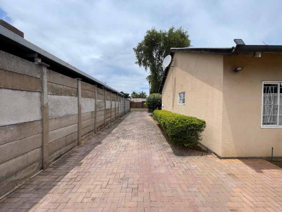 3 Bedroom Property for Sale in Moregloed Gauteng