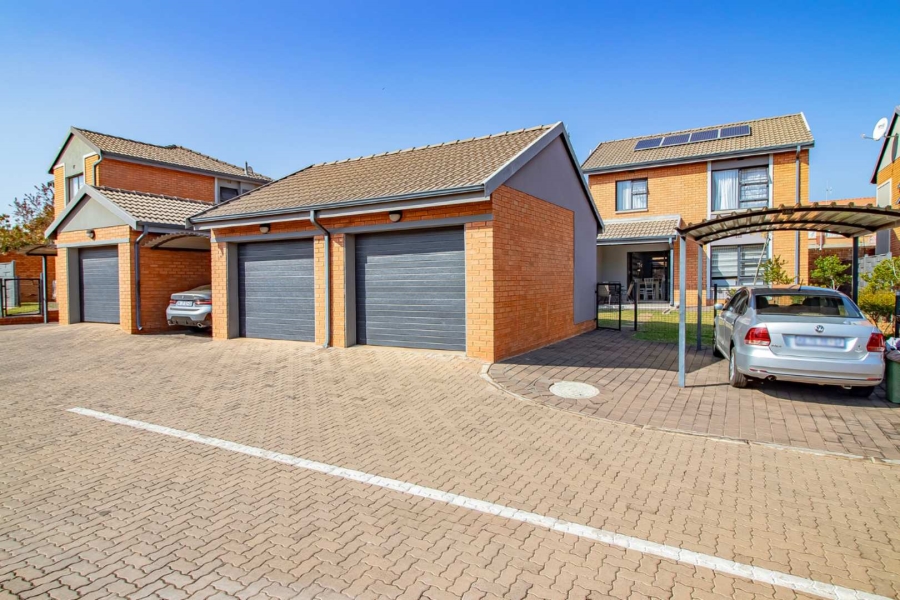 3 Bedroom Property for Sale in Zambezi Manor Lifestyle Estate Gauteng