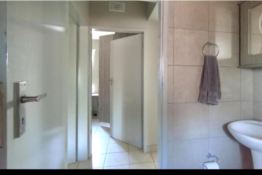 2 Bedroom Property for Sale in Montana Tuine Gauteng