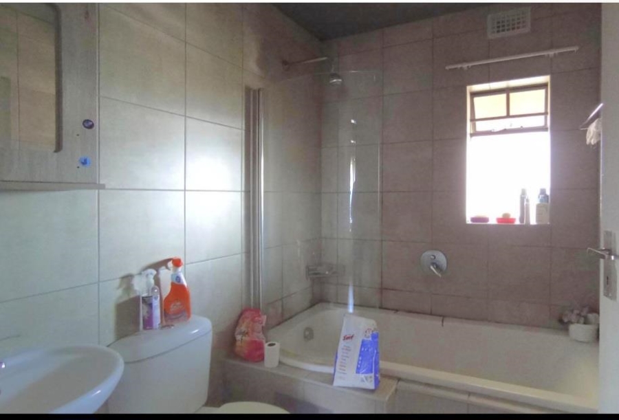 2 Bedroom Property for Sale in Montana Tuine Gauteng