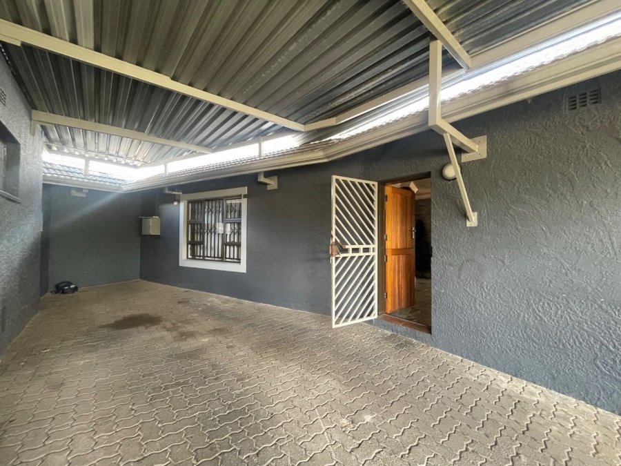 3 Bedroom Property for Sale in Birchleigh Gauteng