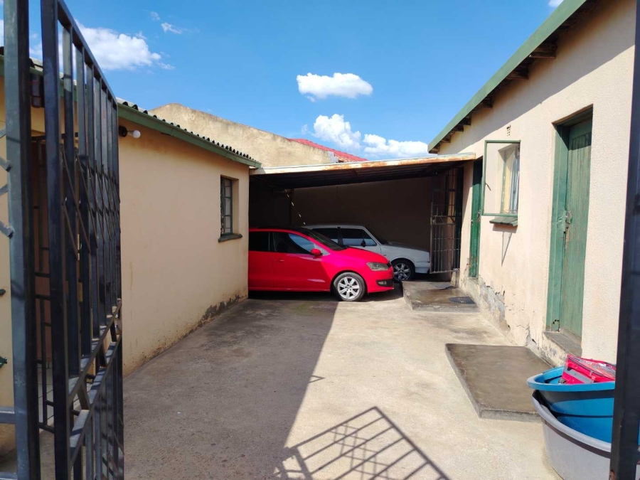 5 Bedroom Property for Sale in Maokeng Gauteng