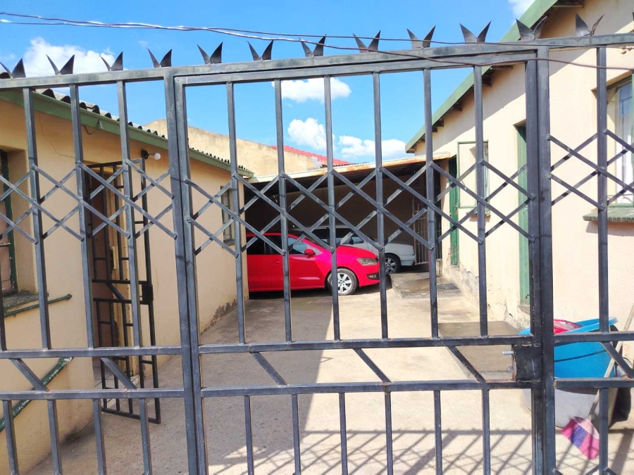 5 Bedroom Property for Sale in Maokeng Gauteng