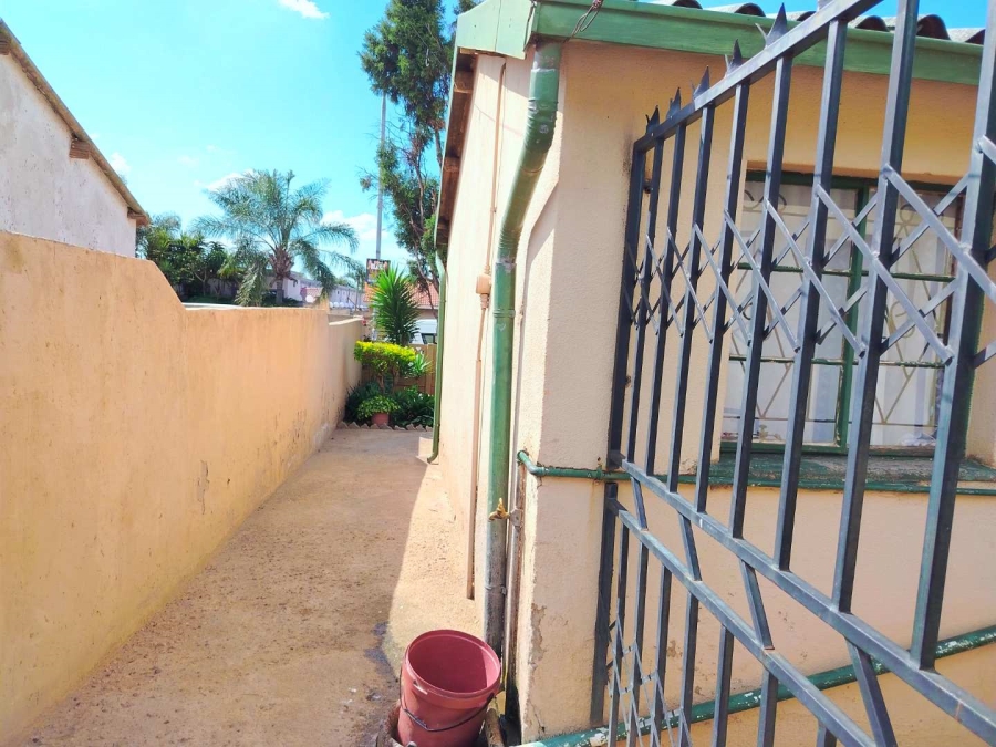 5 Bedroom Property for Sale in Maokeng Gauteng