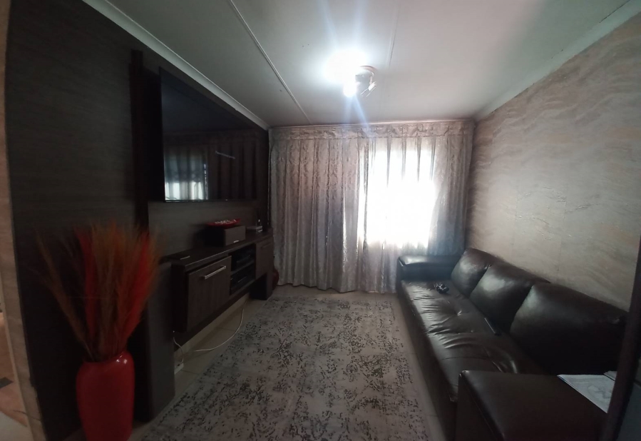 2 Bedroom Property for Sale in Crystal Park Gauteng