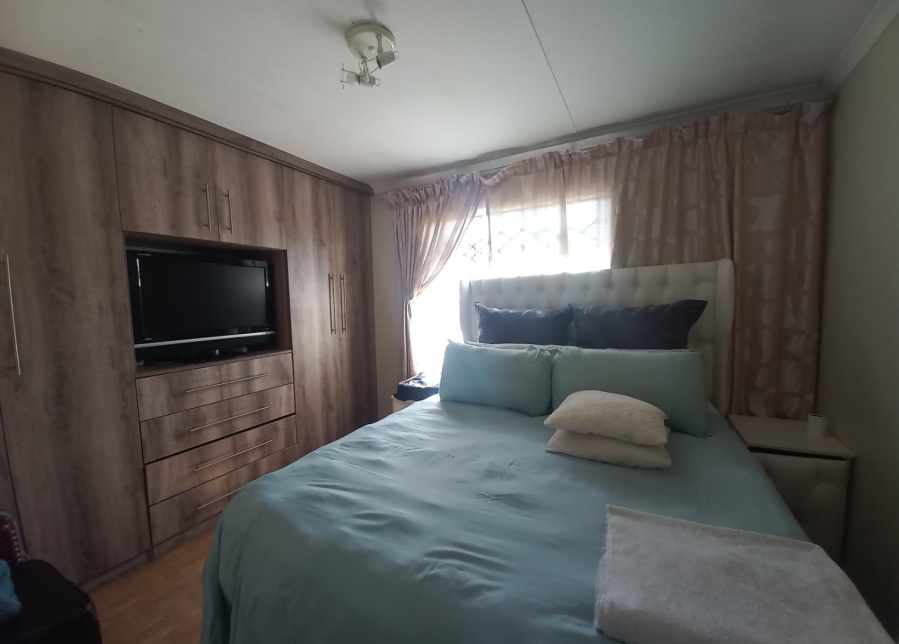 2 Bedroom Property for Sale in Crystal Park Gauteng