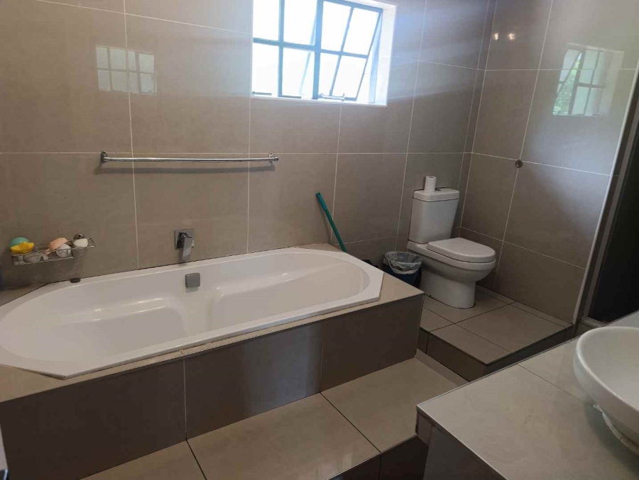 3 Bedroom Property for Sale in Heuweloord Gauteng