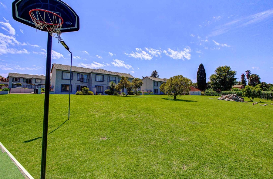 2 Bedroom Property for Sale in Wilgeheuwel Gauteng