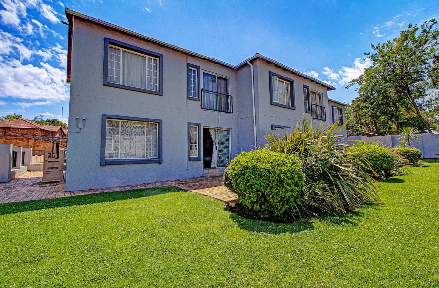 2 Bedroom Property for Sale in Wilgeheuwel Gauteng