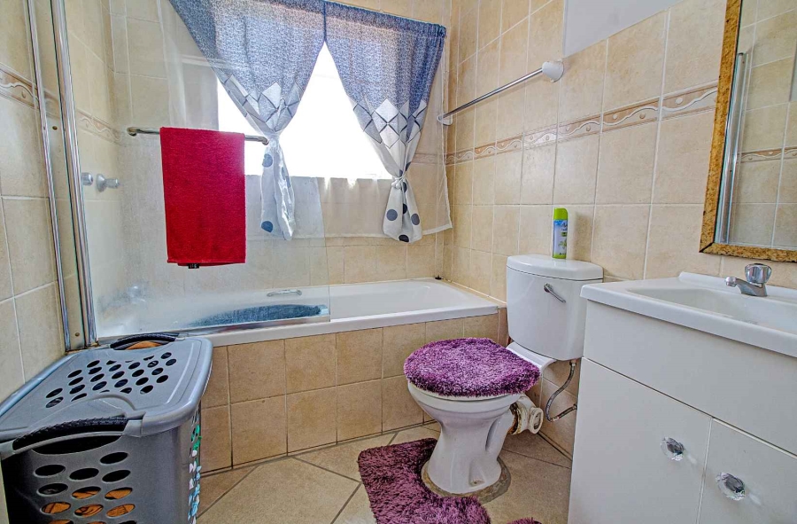 2 Bedroom Property for Sale in Wilgeheuwel Gauteng