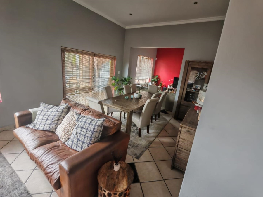 To Let 3 Bedroom Property for Rent in Mulbarton Gauteng