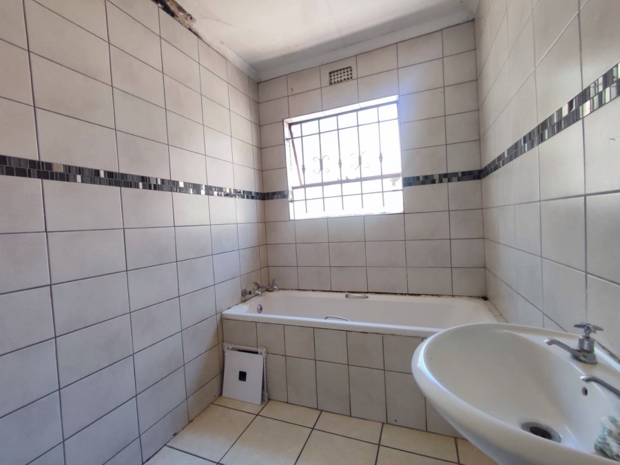 5 Bedroom Property for Sale in Cosmo City Gauteng