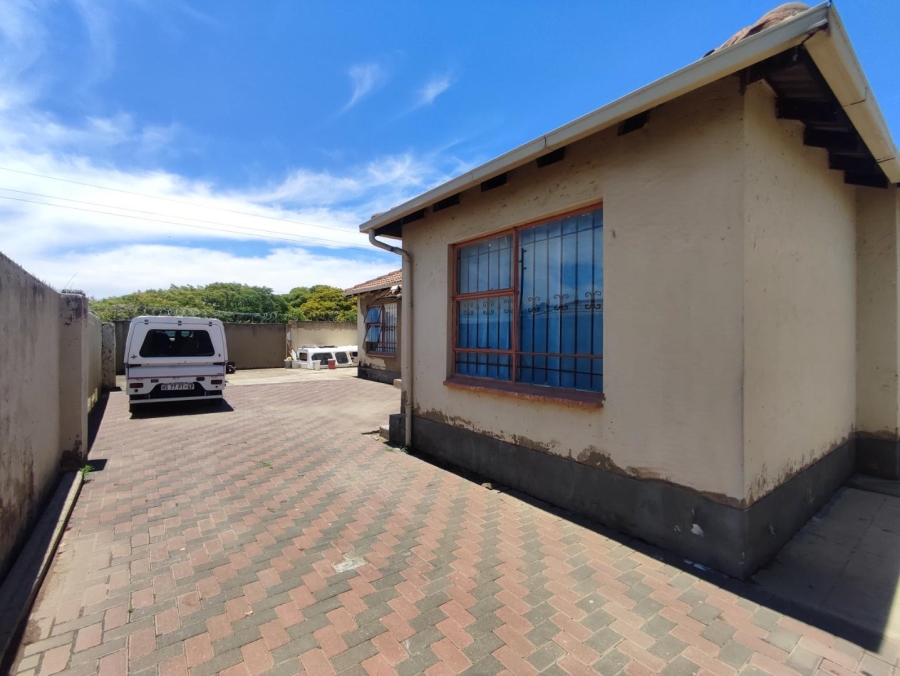 5 Bedroom Property for Sale in Cosmo City Gauteng