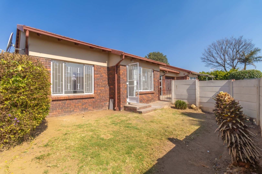 2 Bedroom Property for Sale in Radiokop Gauteng