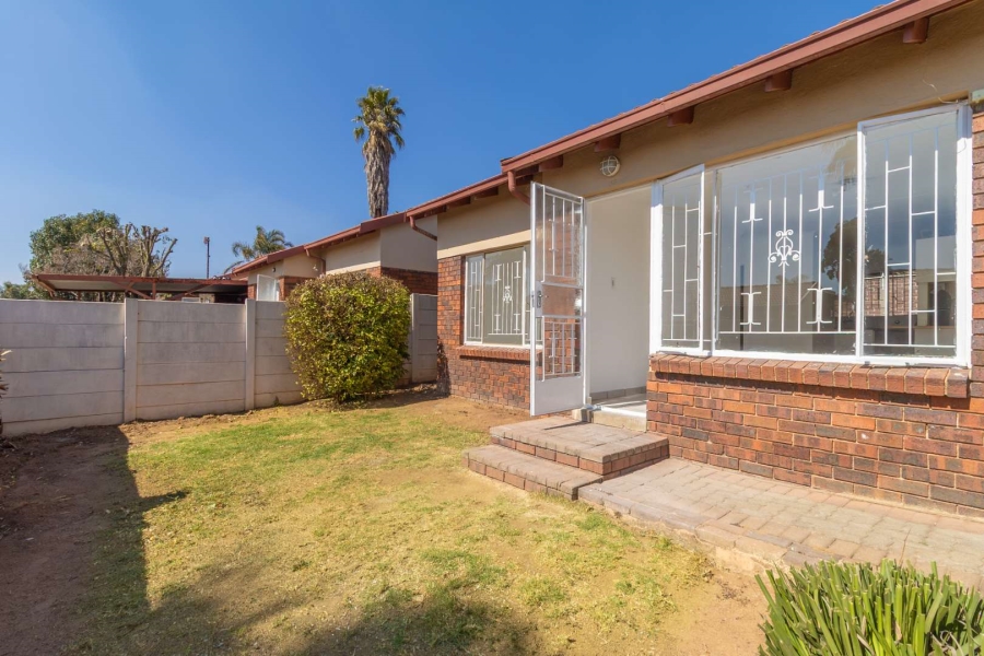 2 Bedroom Property for Sale in Radiokop Gauteng