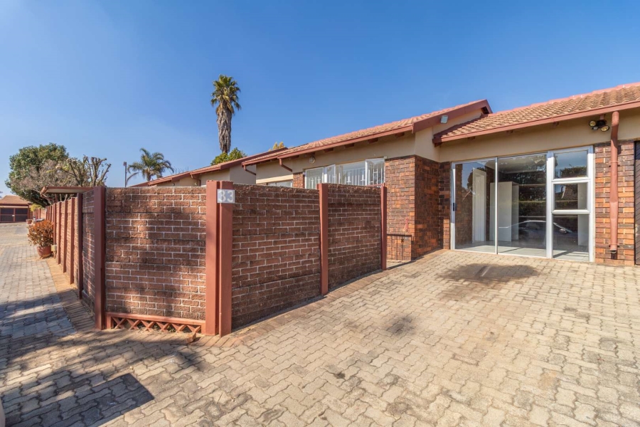 2 Bedroom Property for Sale in Radiokop Gauteng
